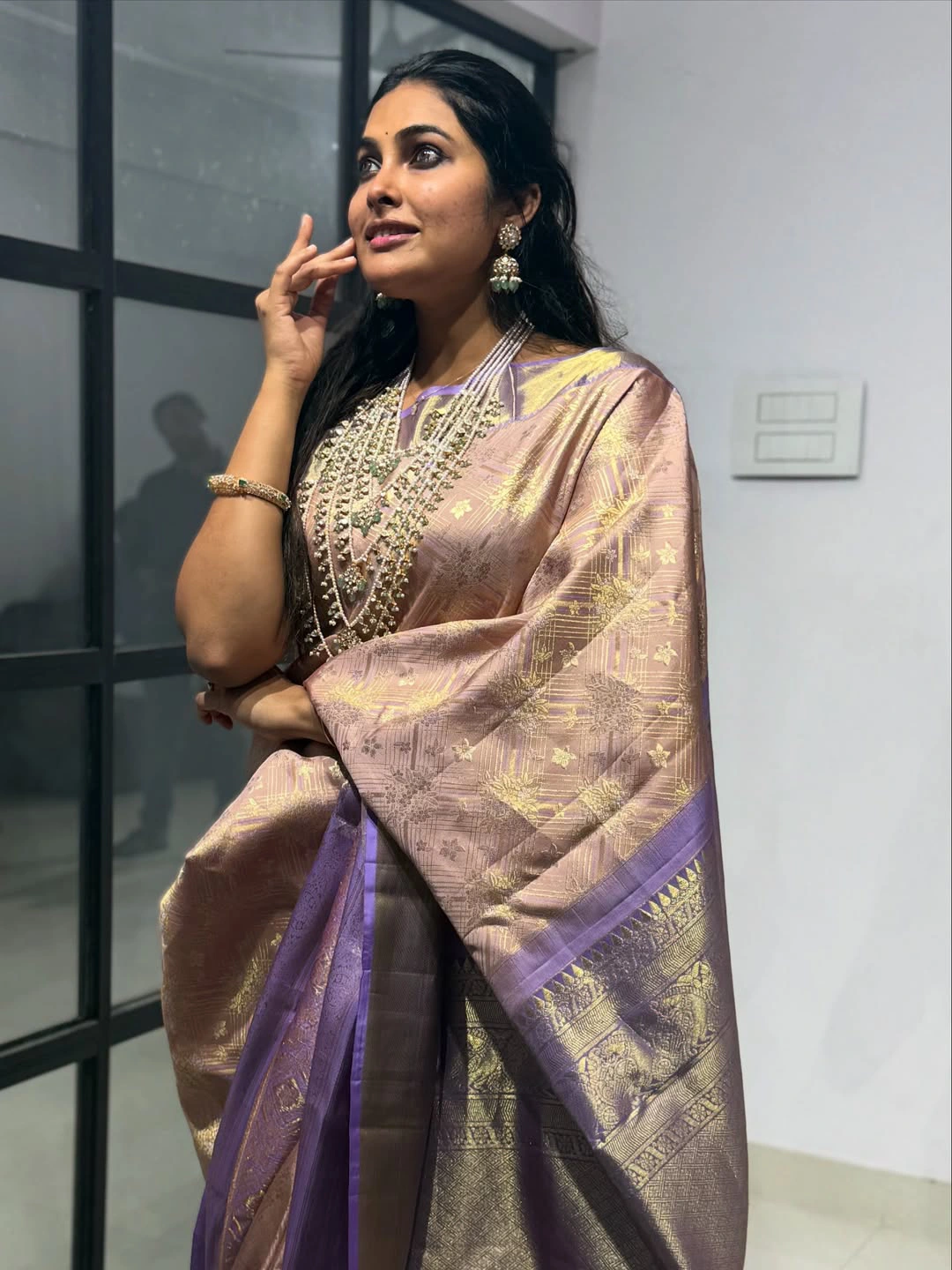 Actress Divi Stunning Looks in Silk Saree