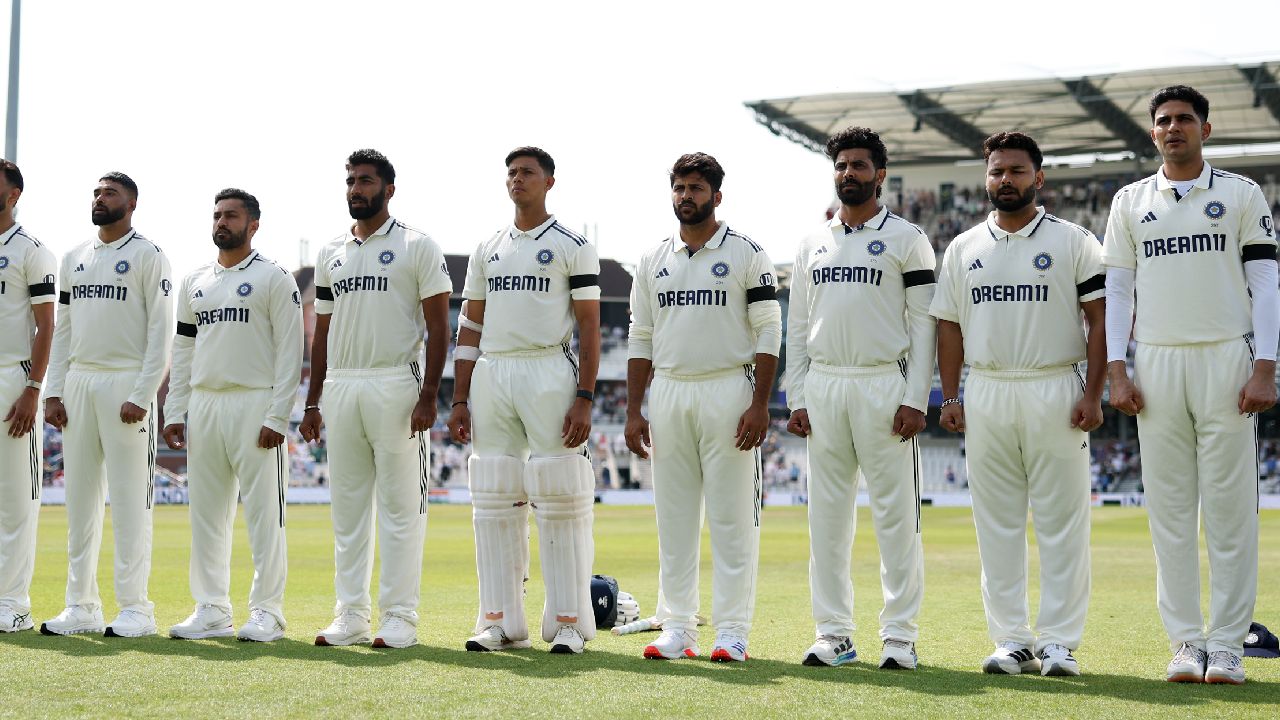 ENG vs IND : ఇంగ్లాండ్తో తొలి టెస్టులో ఈ విషయాన్ని గమనించారా? భారత ఆటగాళ్లు ఇలా ఎందుకు చేశారంటే? ENG vs IND : ఇంగ్లాండ్తో తొలి టెస్టులో ఈ విషయాన్ని గమనించారా? భారత ఆటగాళ్లు ఇలా ఎందుకు చేశారంటే?
