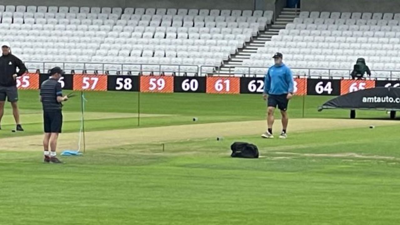 ENG vs IND : తొలి టెస్టుకు ఎలాంటి పిచ్ను సిద్ధం చేశారో తెలుసా? క్యూరేటర్ షాకింగ్ కామెంట్స్.. ENG vs IND : తొలి టెస్టుకు ఎలాంటి పిచ్ను సిద్ధం చేశారో తెలుసా? క్యూరేటర్ షాకింగ్ కామెంట్స్..