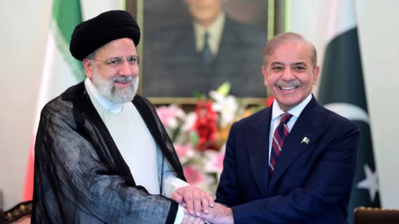 Israel-Iran War: ఇరాన్పై ఇజ్రాయెల్ అణుబాంబును ప్రయోగిస్తే.. పాకిస్థాన్ మిమ్మల్ని వదిలిపెట్టదు.. పాక్ మాకు హామీ ఇచ్చిందన్న ఇరాన్ టాప్ లీడర్ Israel-Iran War: ఇరాన్పై ఇజ్రాయెల్ అణుబాంబును ప్రయోగిస్తే.. పాకిస్థాన్ మిమ్మల్ని వదిలిపెట్టదు.. పాక్ మాకు హామీ ఇచ్చిందన్న ఇరాన్ టాప్ లీడర్