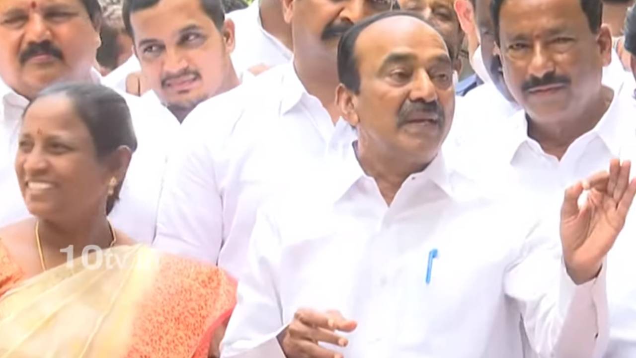 కాళేశ్వరం కమిషన్ విచారణ తర్వాత ఈటల సంచలన కామెంట్స్.. వారిద్దరి వద్దే సమాచారం అంతా.. అలా చేయకుంటే కాంగ్రెస్కు శిక్ష తప్పదు కాళేశ్వరం కమిషన్ విచారణ తర్వాత ఈటల సంచలన కామెంట్స్.. వారిద్దరి వద్దే సమాచారం అంతా.. అలా చేయకుంటే కాంగ్రెస్కు శిక్ష తప్పదు