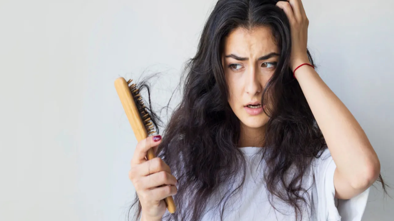 Hair Loss: ఈ పనులు పదేపదే చేస్తున్నారా.. జుట్టు ఊడిపోయే ప్రమాదం ఉంది Hair Loss: ఈ పనులు పదేపదే చేస్తున్నారా.. జుట్టు ఊడిపోయే ప్రమాదం ఉంది