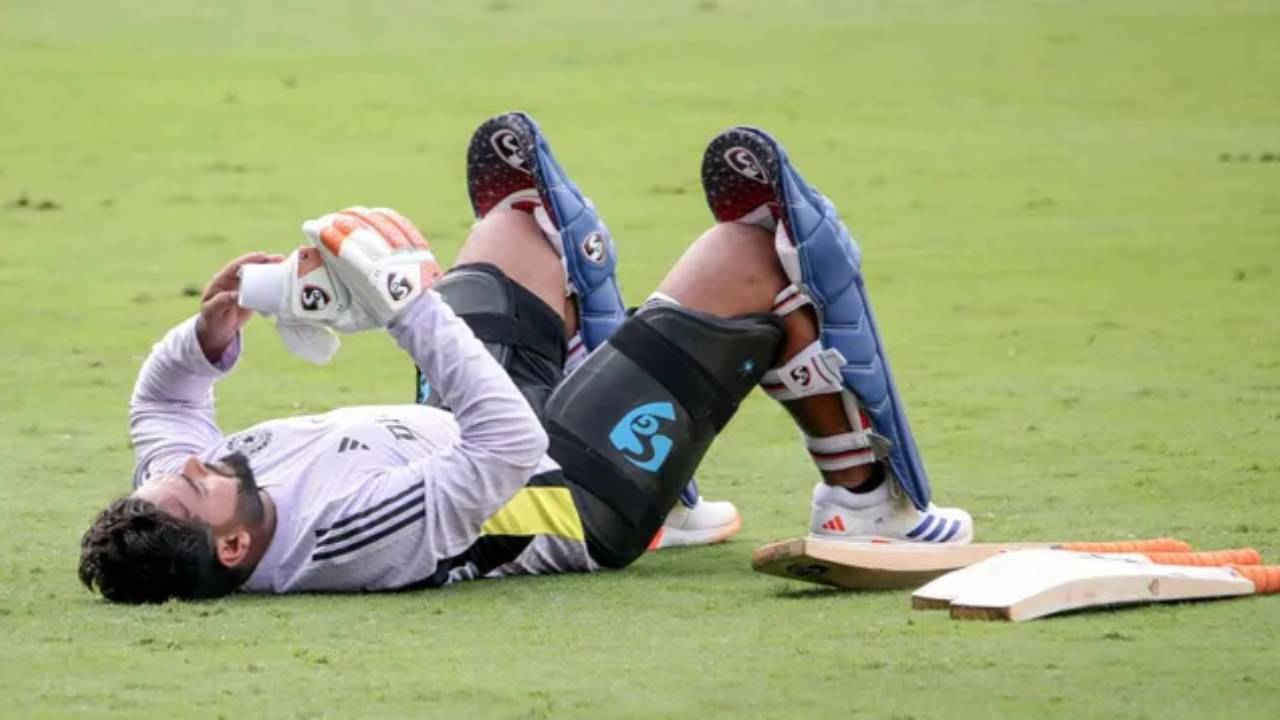 IND vs ENG: ఇంగ్లాండ్తో తొలి టెస్టుకు ముందు టీమిండియాకు బిగ్షాక్.. నెట్స్లో గాయపడ్డ కీలక ప్లేయర్ .. IND vs ENG: ఇంగ్లాండ్తో తొలి టెస్టుకు ముందు టీమిండియాకు బిగ్షాక్.. నెట్స్లో గాయపడ్డ కీలక ప్లేయర్ ..