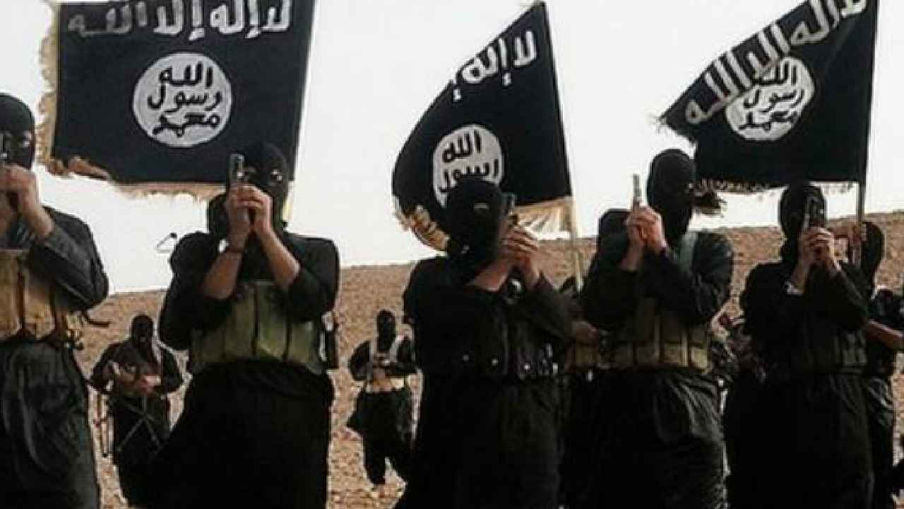 ISIS: ఐసిస్ మళ్లీ వస్తోంది? ఆ దేశాలపై కన్నేసిన ప్రమాదకర తీవ్రవాద సంస్థ..! ఫైటర్లను యాక్టివేట్ చేస్తోంది..! ISIS: ఐసిస్ మళ్లీ వస్తోంది? ఆ దేశాలపై కన్నేసిన ప్రమాదకర తీవ్రవాద సంస్థ..! ఫైటర్లను యాక్టివేట్ చేస్తోంది..!