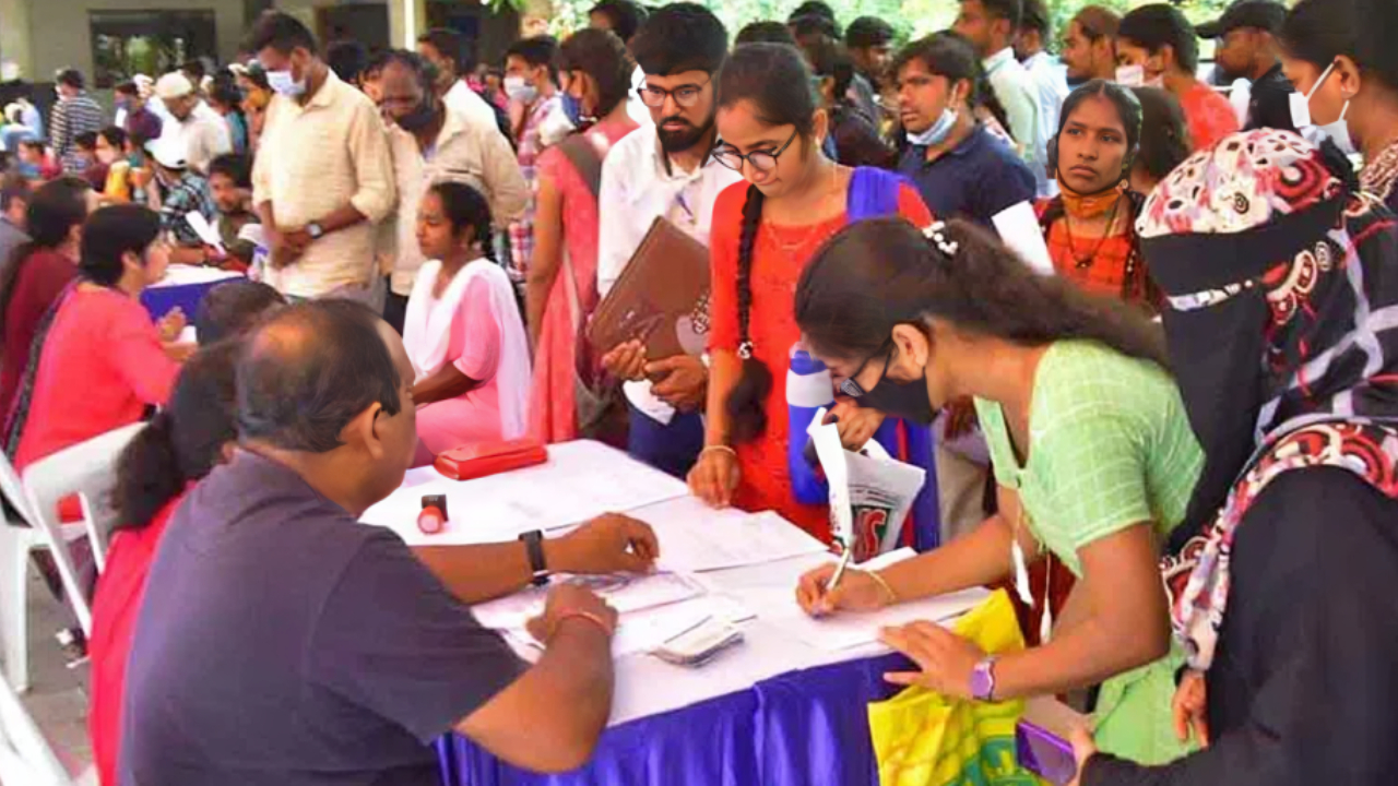 Job Mela: నిరుద్యోగులకు గుడ్ న్యూస్.. టెన్త్, ఇంటర్, డిగ్రీ అర్హతతో ఉగ్యోగాలు.. రూ.30 వేలు జీతం Job Mela: నిరుద్యోగులకు గుడ్ న్యూస్.. టెన్త్, ఇంటర్, డిగ్రీ అర్హతతో ఉగ్యోగాలు.. రూ.30 వేలు జీతం