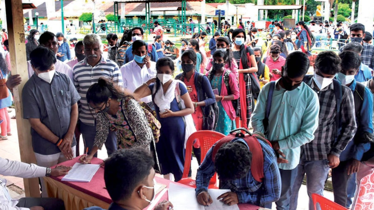Job Mela: నిరుద్యోగ యువతుకు గుడ్ న్యూస్.. భారీ జాబ్ మేళా.. మరిన్ని వివరాలు మీకోసం Job Mela: నిరుద్యోగ యువతుకు గుడ్ న్యూస్.. భారీ జాబ్ మేళా.. మరిన్ని వివరాలు మీకోసం