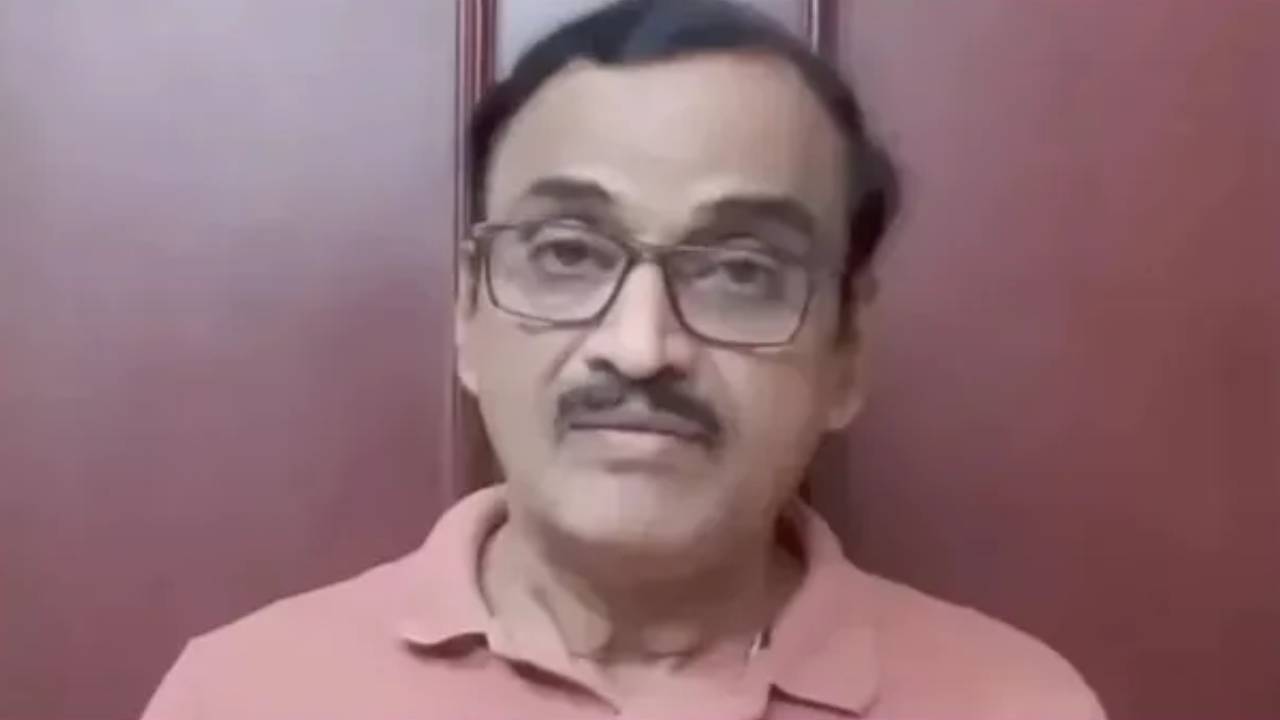 జర్నలిస్టు కృష్ణంరాజు అరెస్టు.. గుంటూరుకు తరలింపు జర్నలిస్టు కృష్ణంరాజు అరెస్టు.. గుంటూరుకు తరలింపు