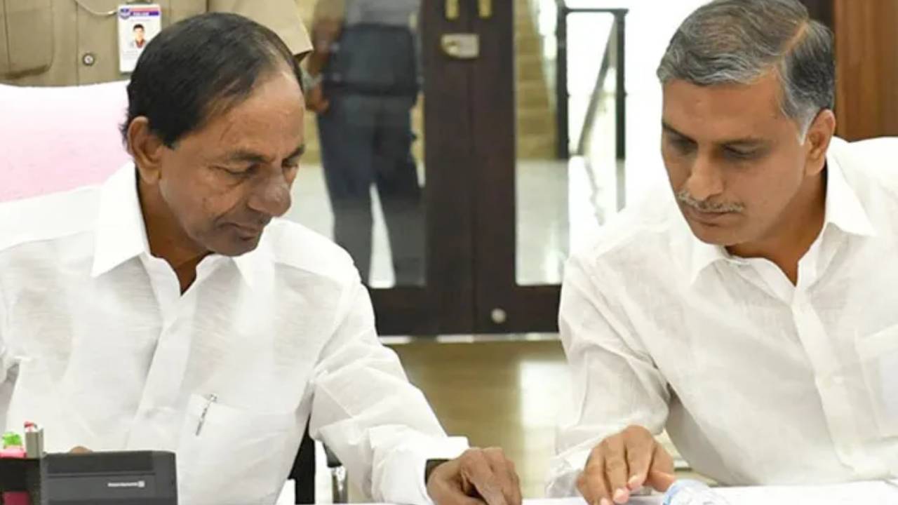 రేపు కాళేశ్వరం కమిషన్ విచారణకు కేసీఆర్.. ఎర్రవల్లి ఫామ్హౌస్లో మరోసారి హరీశ్ రావు భేటీ రేపు కాళేశ్వరం కమిషన్ విచారణకు కేసీఆర్.. ఎర్రవల్లి ఫామ్హౌస్లో మరోసారి హరీశ్ రావు భేటీ