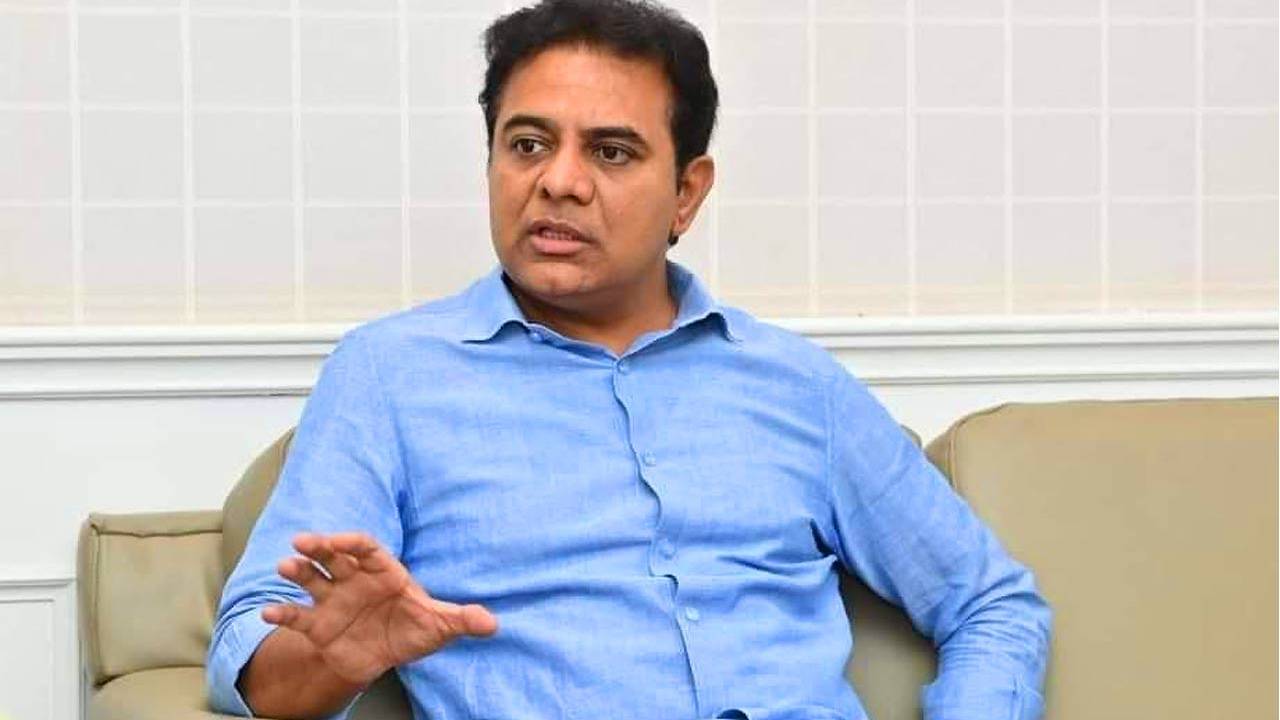 ఫోన్ ట్యాపింగ్ చేయడం లేదని దమ్ముంటే నీ మనవడిపై ఒట్టు వేసి చెప్పు: రేవంత్రెడ్డిపై కేటీఆర్ సంచలన కామెంట్స్ ఫోన్ ట్యాపింగ్ చేయడం లేదని దమ్ముంటే నీ మనవడిపై ఒట్టు వేసి చెప్పు: రేవంత్రెడ్డిపై కేటీఆర్ సంచలన కామెంట్స్