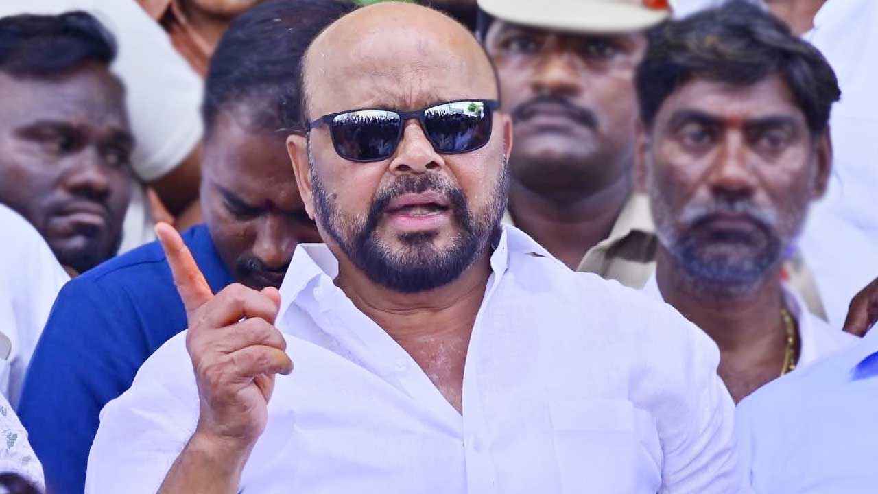 Konda Murali: చావుకు కూడా భయపడను.. నాతో పెట్టుకోవద్దు.. బీసీలను గౌరవించాలని కోరా- కొండా మురళి Konda Murali: చావుకు కూడా భయపడను.. నాతో పెట్టుకోవద్దు.. బీసీలను గౌరవించాలని కోరా- కొండా మురళి