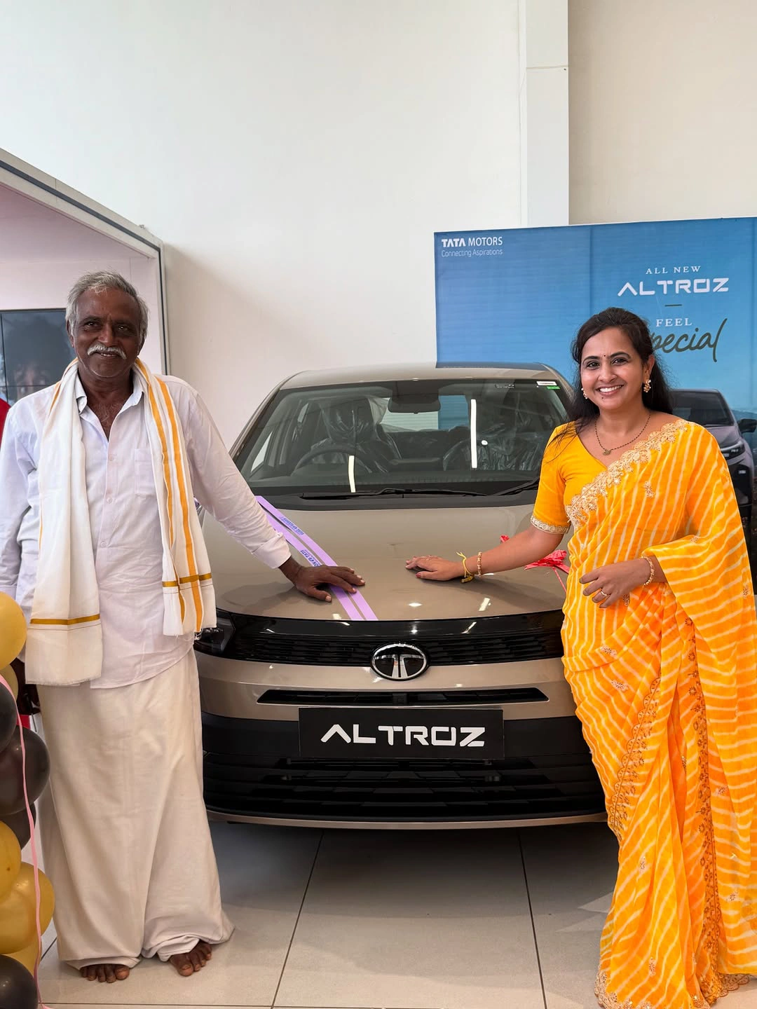 Anchor Lasya Manjunath Gifted Car to her Father on Fathers Day