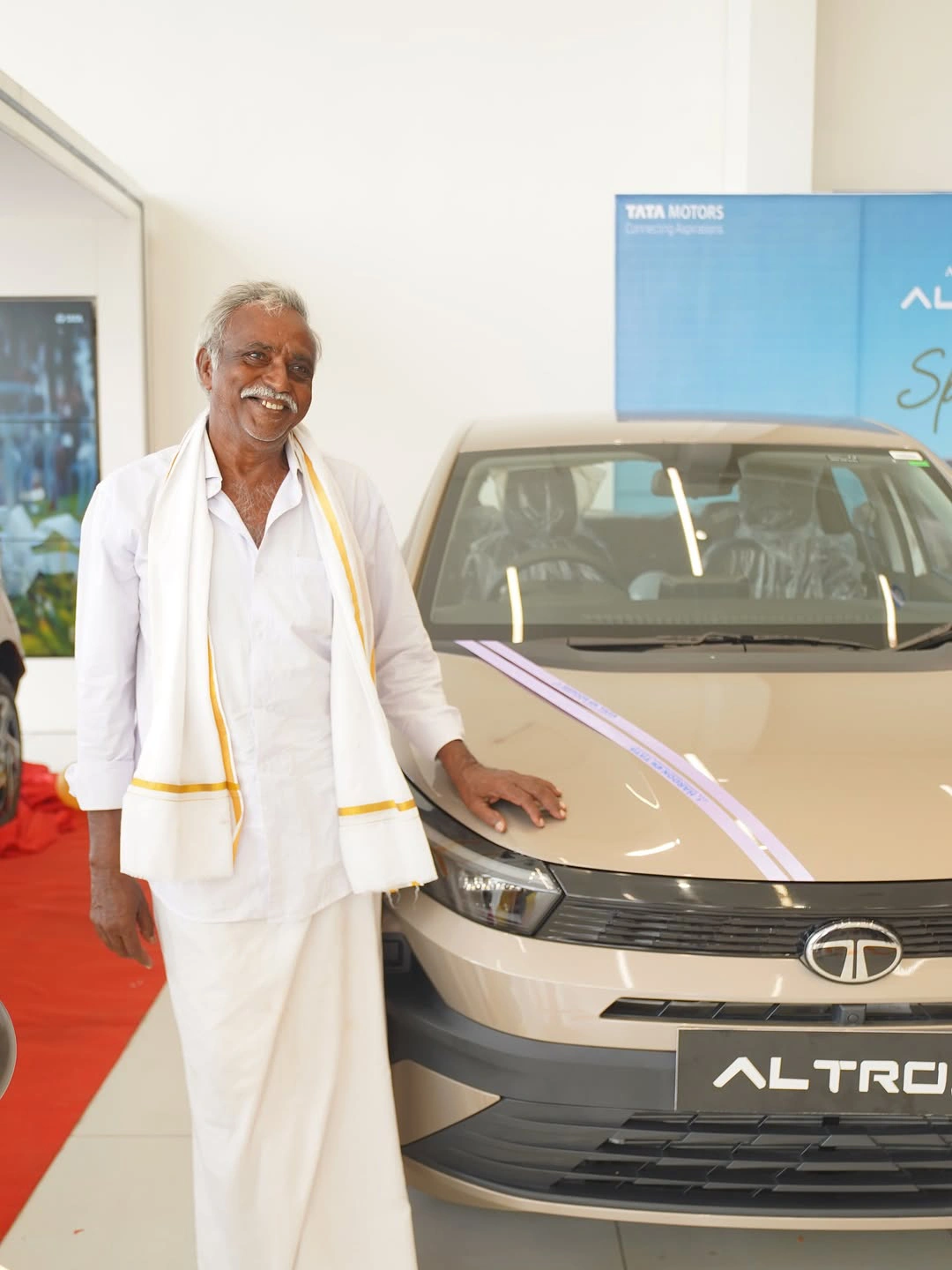 Anchor Lasya Manjunath Gifted Car to her Father on Fathers Day