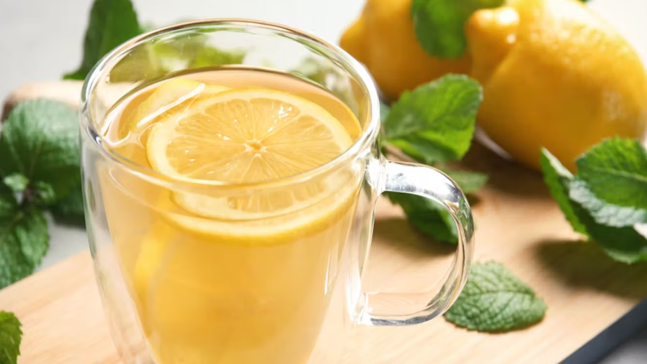 Lemon Tea Disadvantages: లెమన్ టీ తాగుతున్నారా? అయితే ఈ షాకింగ్ విషయాలు తెలుసుకోండి. Lemon Tea Disadvantages: లెమన్ టీ తాగుతున్నారా? అయితే ఈ షాకింగ్ విషయాలు తెలుసుకోండి.