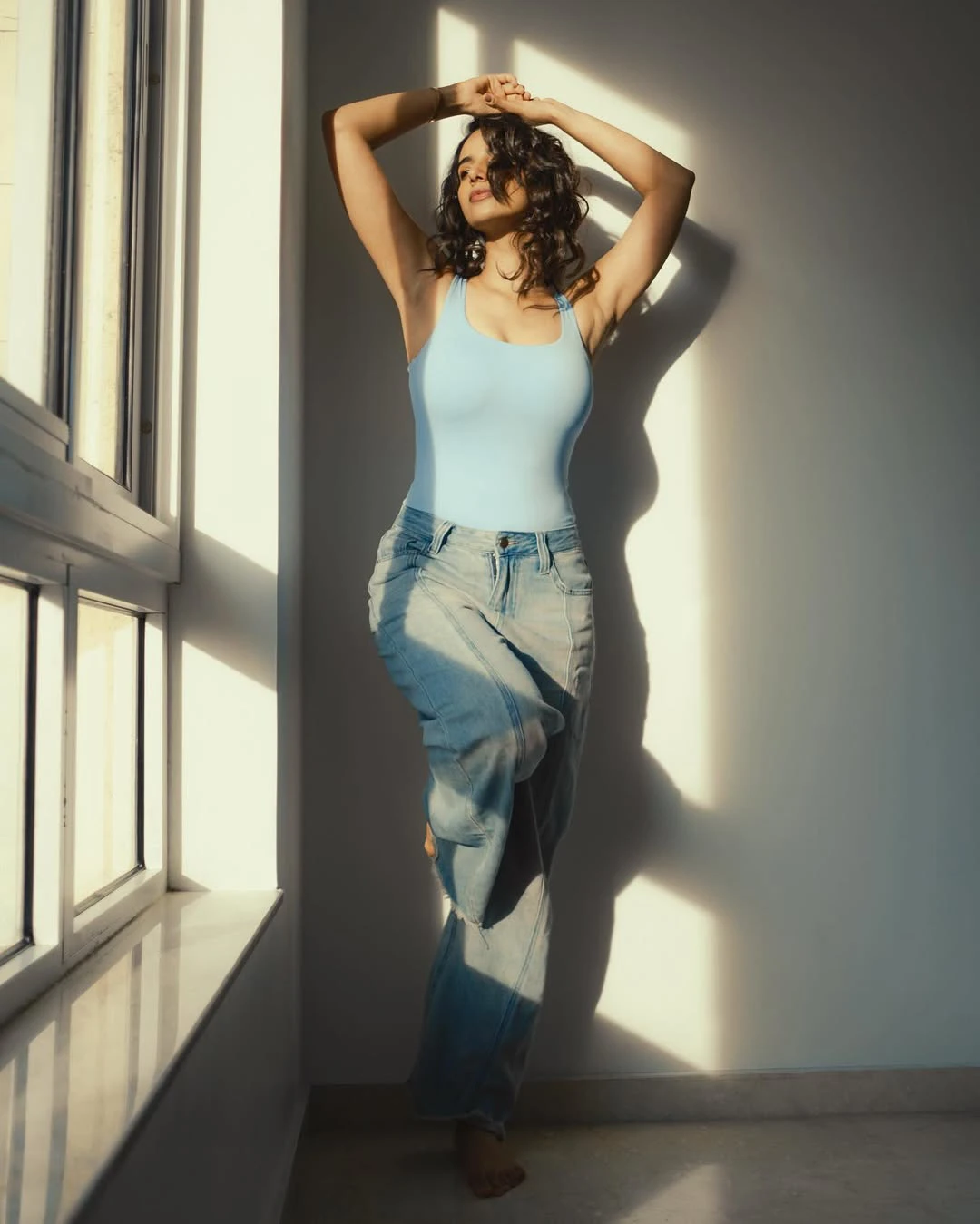 Meenaakshi Chaudhary Mesmerizing Photos