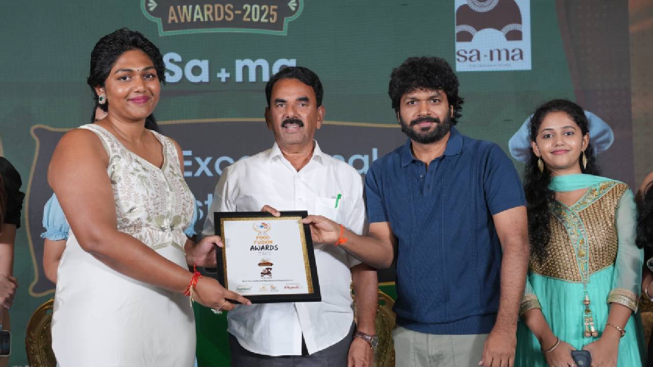 10టీవీ ఫుడ్‌ ఫ్యూజన్‌ అవార్డ్స్‌ ప్రదానోత్సవం ఫొటోలు.. బెస్ట్ ఫ్యామిలీ రెస్టారెంట్.. ఉత్తమ ఫ్లేవర్డ్ టీ.. ఇంకా ఎన్నో