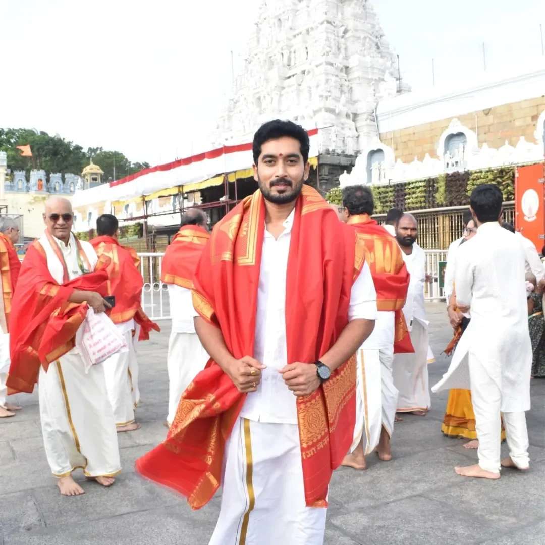 Karthika Deepam Nirupam Paritala Visits Tirumala