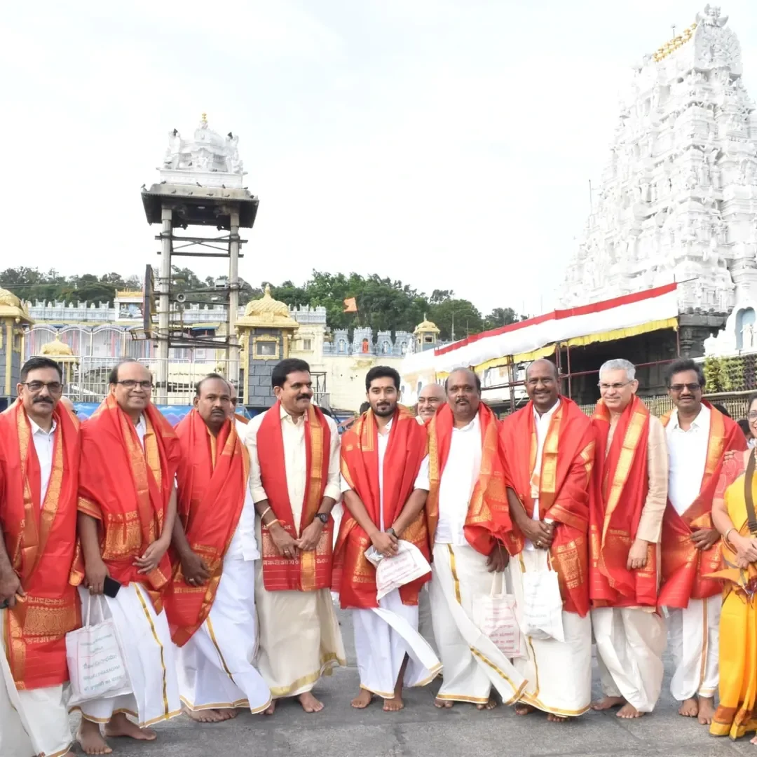 Karthika Deepam Nirupam Paritala Visits Tirumala
