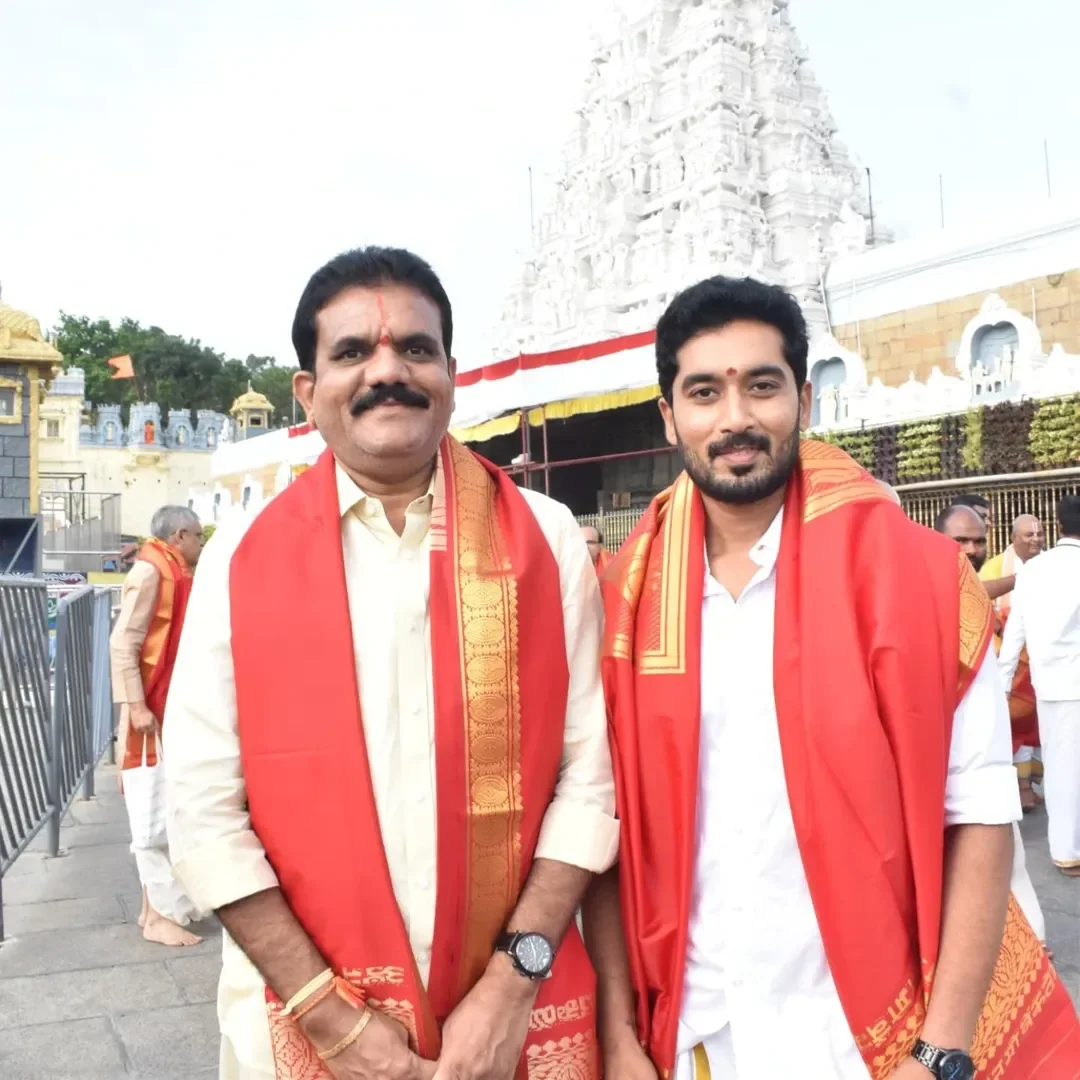 Karthika Deepam Nirupam Paritala Visits Tirumala