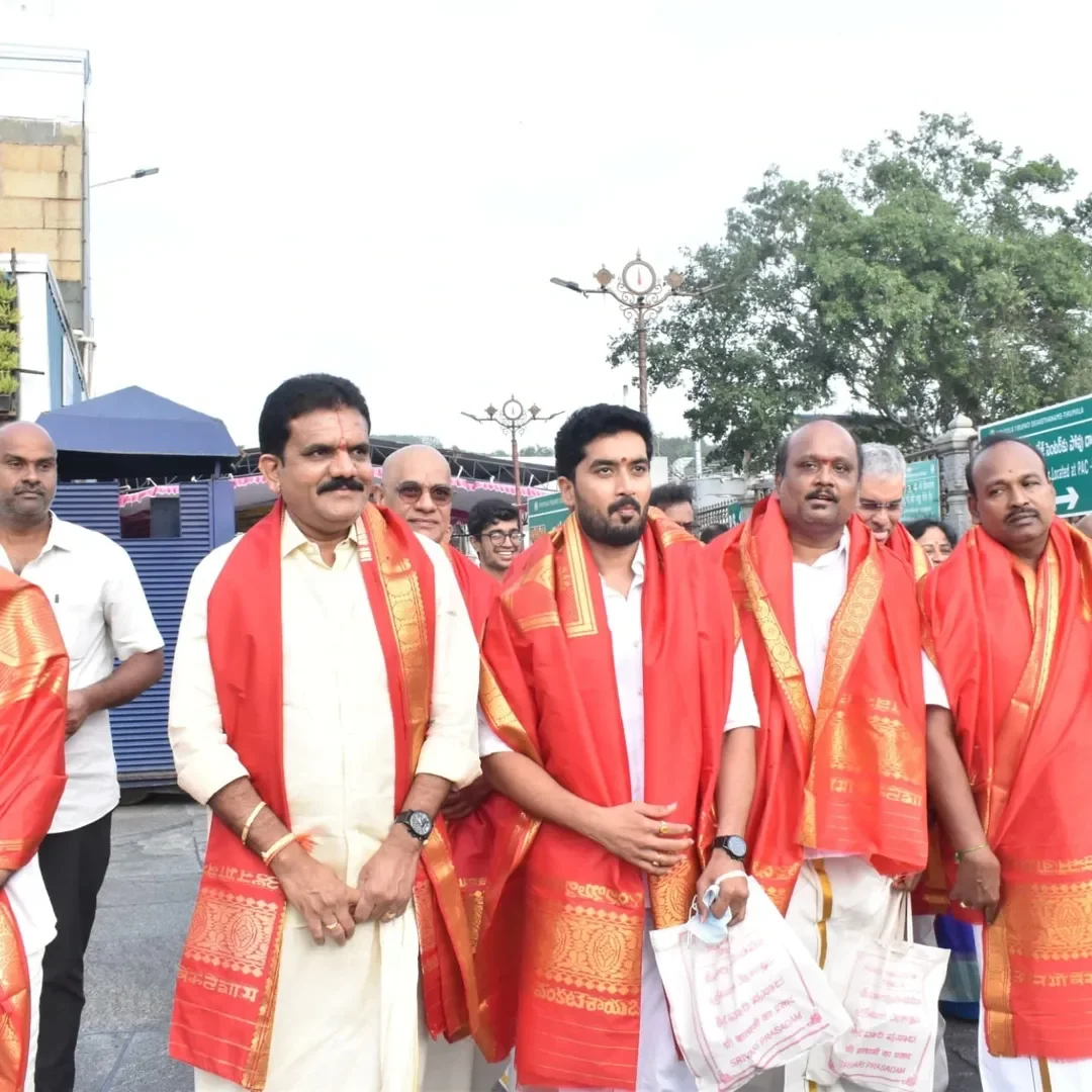 Karthika Deepam Nirupam Paritala Visits Tirumala