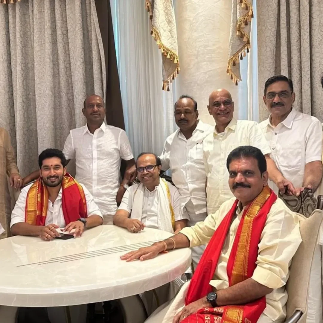 Karthika Deepam Nirupam Paritala Visits Tirumala