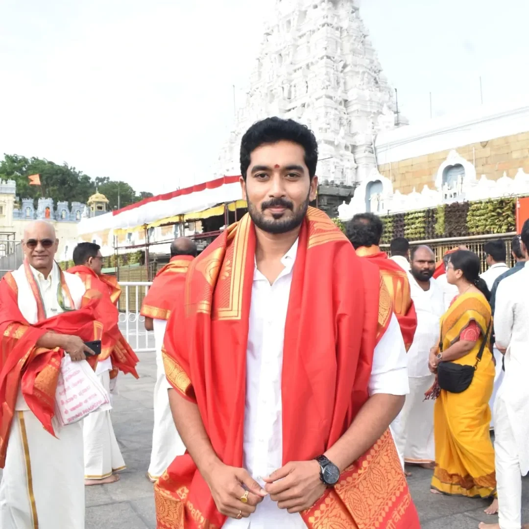 Karthika Deepam Nirupam Paritala Visits Tirumala