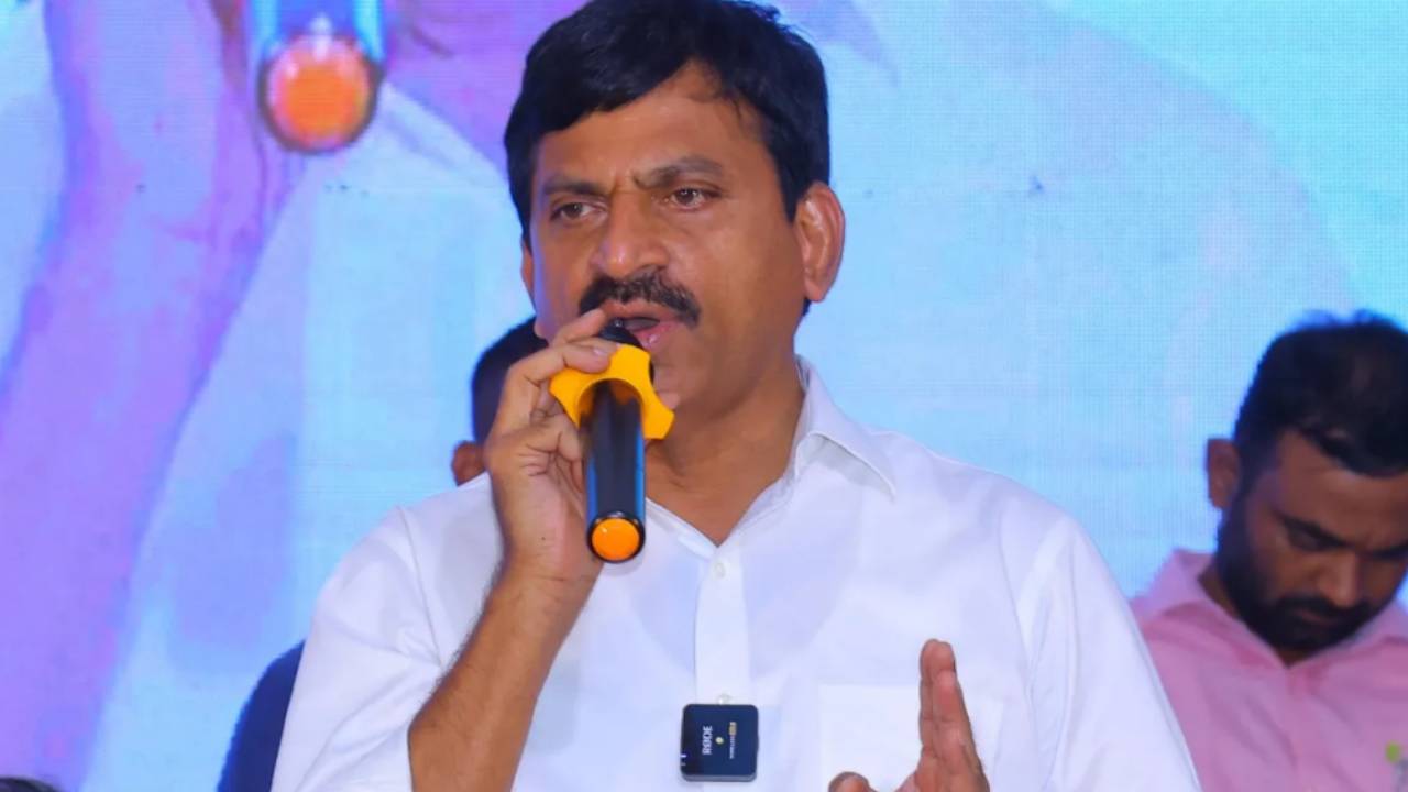 మాది అటువంటి ప్రభుత్వం కాదు.. ఈ పని చేశాకే వచ్చి ఓట్లు అడుగుతాం: మంత్రి పొంగులేటి స్పష్టం మాది అటువంటి ప్రభుత్వం కాదు.. ఈ పని చేశాకే వచ్చి ఓట్లు అడుగుతాం: మంత్రి పొంగులేటి స్పష్టం