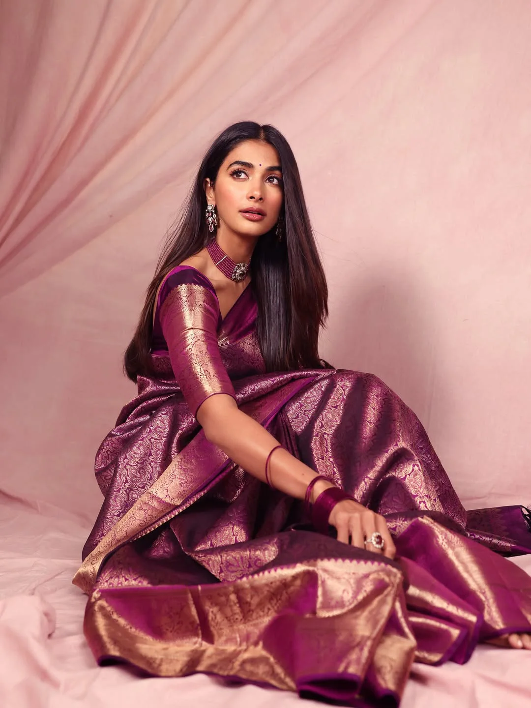 Pooja Hegde Cute Looks in Saree
