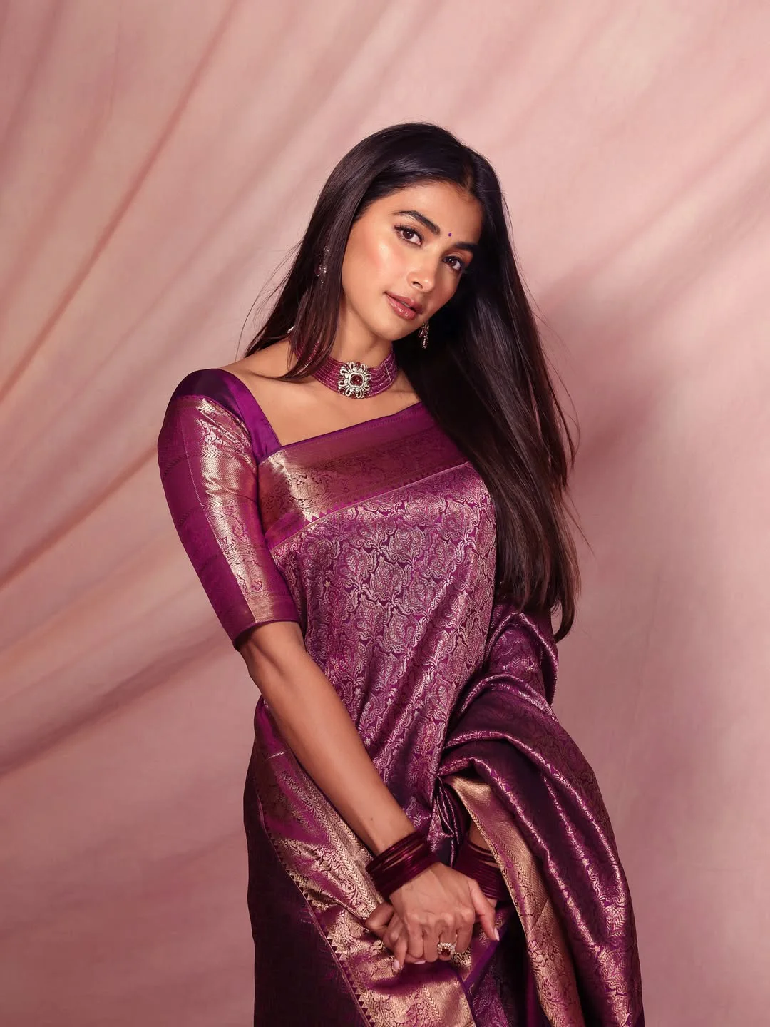 Pooja Hegde Cute Looks in Saree