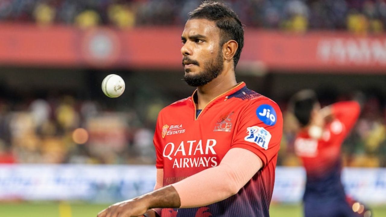 Yash Dayal : చిక్కుల్లో ఆర్సీబీ స్టార్ పేసర్ యశ్ దయాళ్.. పెళ్లి చేసుకుంటానని మోసం చేశాడని సీఎంకు యువతి ఫిర్యాదు.. Yash Dayal : చిక్కుల్లో ఆర్సీబీ స్టార్ పేసర్ యశ్ దయాళ్.. పెళ్లి చేసుకుంటానని మోసం చేశాడని సీఎంకు యువతి ఫిర్యాదు..