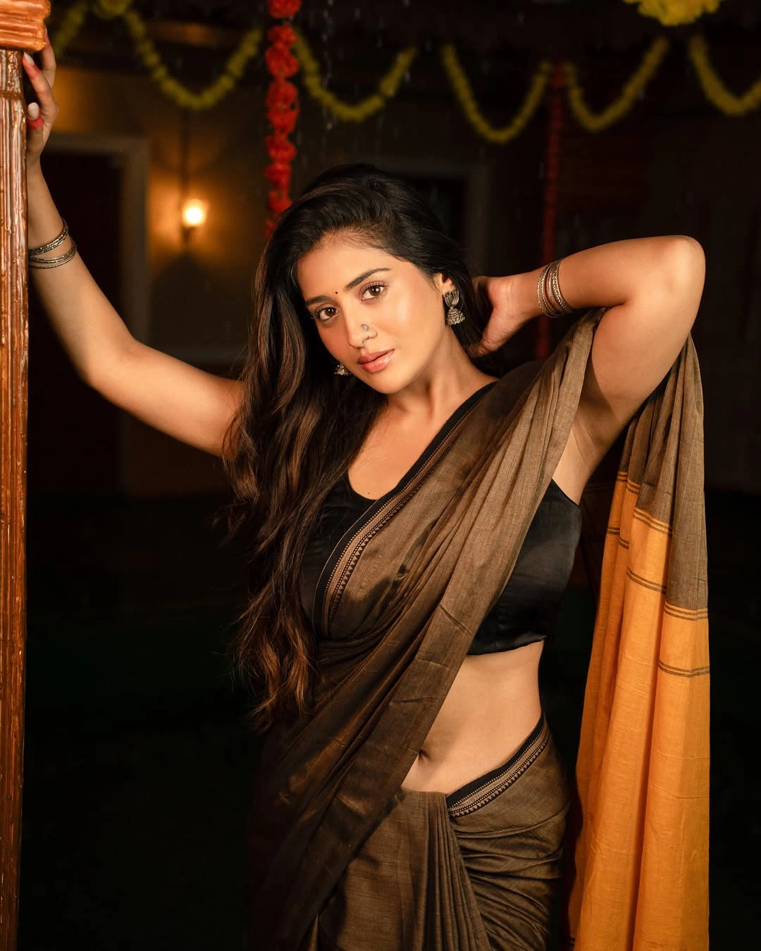 Raashi Singh Dazzling Photos in Saree