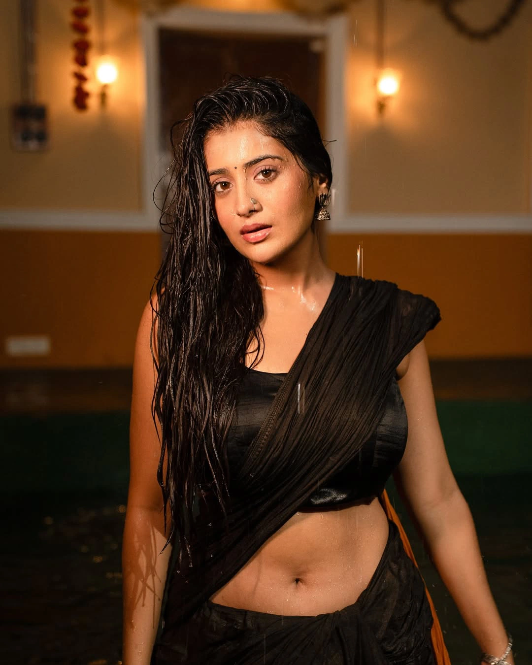 Raashi Singh Dazzling Photos in Saree
