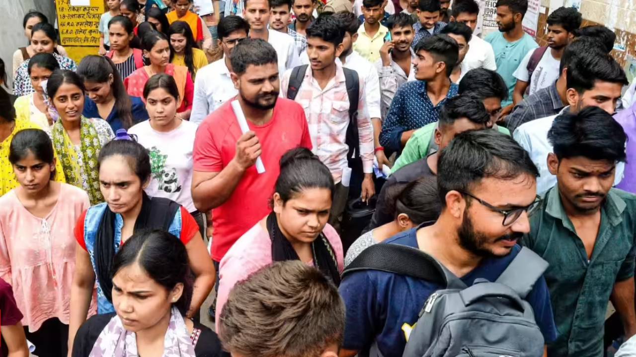 నిరుద్యోగులకు గుడ్న్యూస్.. రైల్వేలో 6,238 పోస్టుల భర్తీకి నోటిఫికేషన్.. టెన్త్ పూర్తయిన వారికీ అవకాశం.. ఏజ్ లిమిట్, అర్హతలు, జీతం..? ఫుల్ డీటెయిల్స్ ఇవే.. నిరుద్యోగులకు గుడ్న్యూస్.. రైల్వేలో 6,238 పోస్టుల భర్తీకి నోటిఫికేషన్.. టెన్త్ పూర్తయిన వారికీ అవకాశం.. ఏజ్ లిమిట్, అర్హతలు, జీతం..? ఫుల్ డీటెయిల్స్ ఇవే..