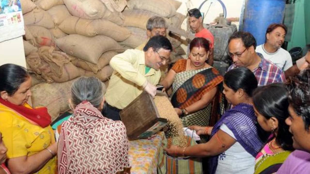 రేషన్ కార్డు ఉన్నవారికి బిగ్ అలర్ట్.. మీరు ఈ పని చేయకపోతే మీ రేషన్ కార్డు కట్..! కేంద్రం స్ట్రిక్ట్ ఆర్డర్స్.. రేషన్ కార్డు ఉన్నవారికి బిగ్ అలర్ట్.. మీరు ఈ పని చేయకపోతే మీ రేషన్ కార్డు కట్..! కేంద్రం స్ట్రిక్ట్ ఆర్డర్స్..
