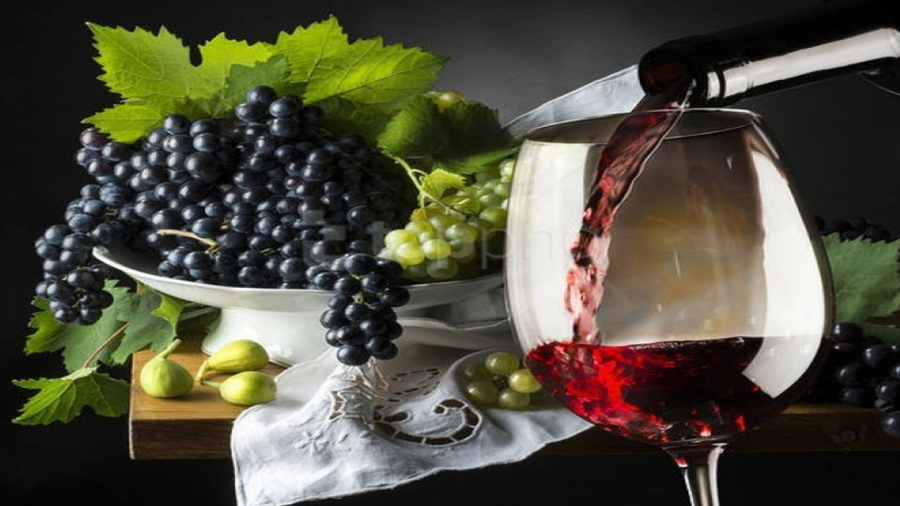 Red Wine Benefits: రెడ్ వైన్ తో గుడ్ హెల్త్.. రోజుకో గ్లాస్ తాగితే ఎన్ని లాభాలో తెలుసా? Red Wine Benefits: రెడ్ వైన్ తో గుడ్ హెల్త్.. రోజుకో గ్లాస్ తాగితే ఎన్ని లాభాలో తెలుసా?