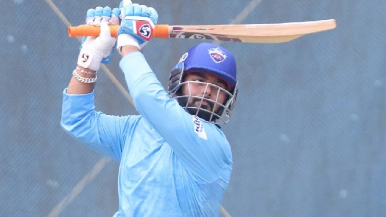 Rishabh Pant: పంత్ కొడితే అట్లుంటది మరి.. పగిలిపోయిన స్టేడియం పైకప్పు.. వీడియో వైరల్.. Rishabh Pant: పంత్ కొడితే అట్లుంటది మరి.. పగిలిపోయిన స్టేడియం పైకప్పు.. వీడియో వైరల్..