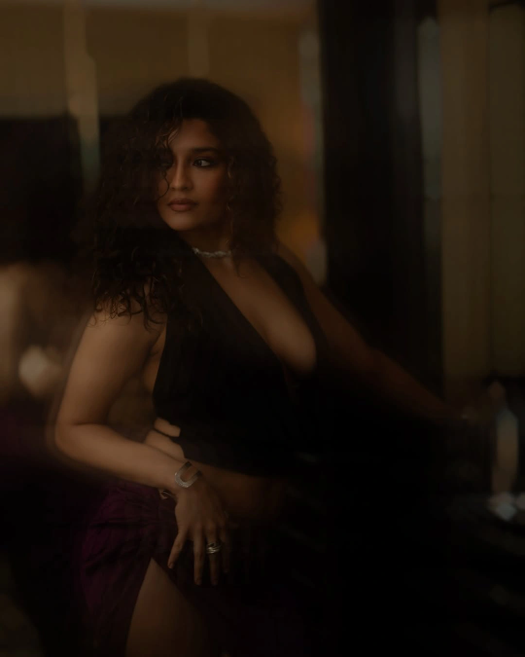 Ritika Singh Sizzling Photos