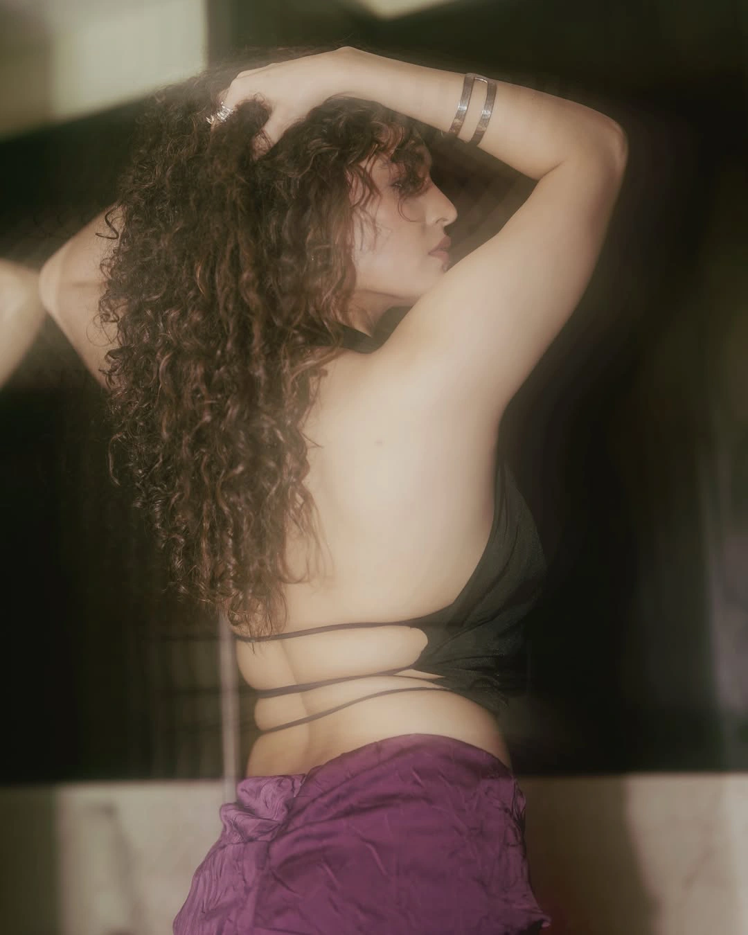 Ritika Singh Sizzling Photos