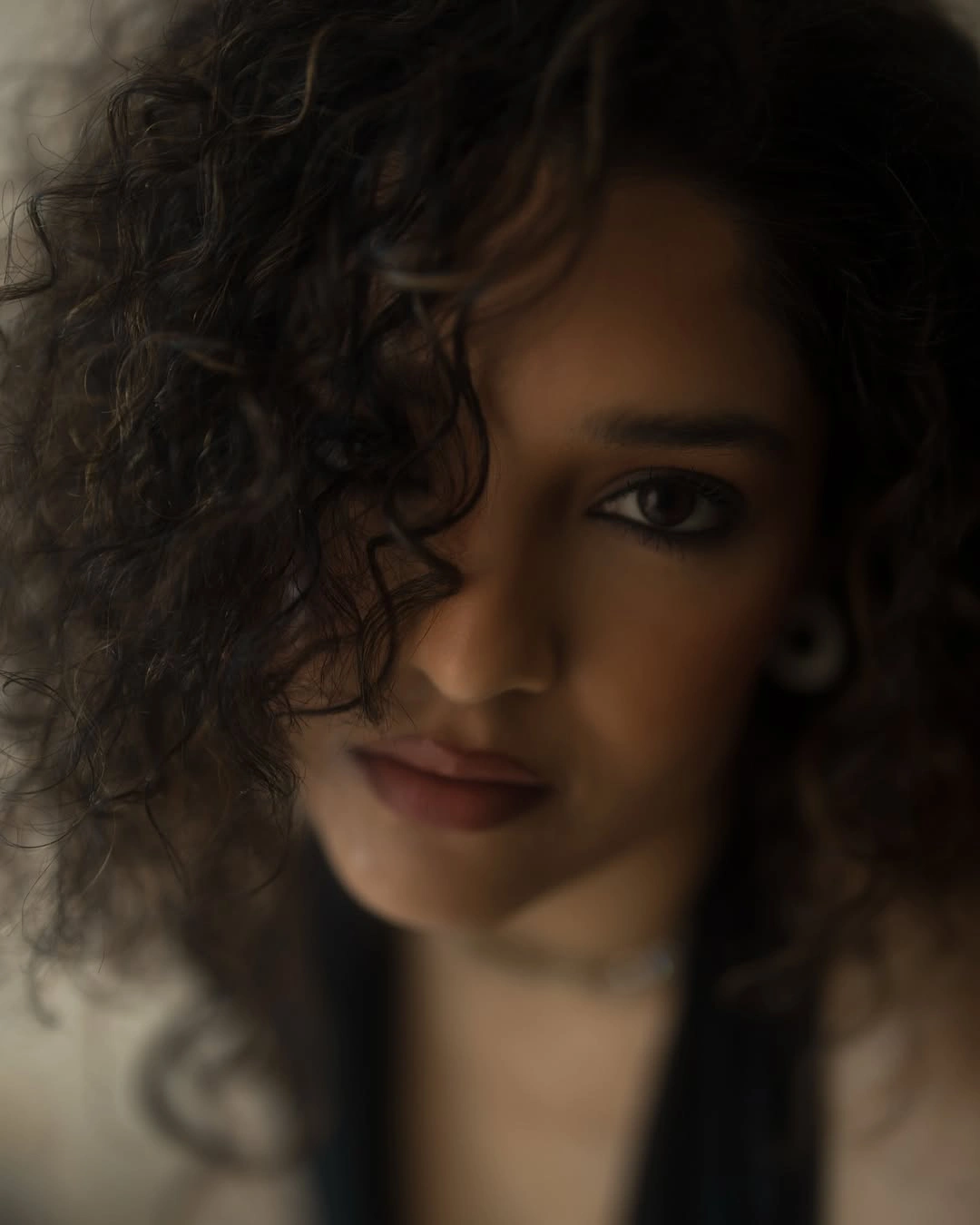 Ritika Singh Sizzling Photos