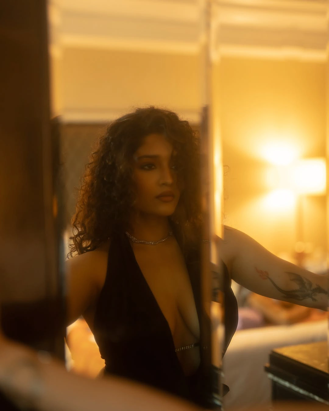Ritika Singh Sizzling Photos