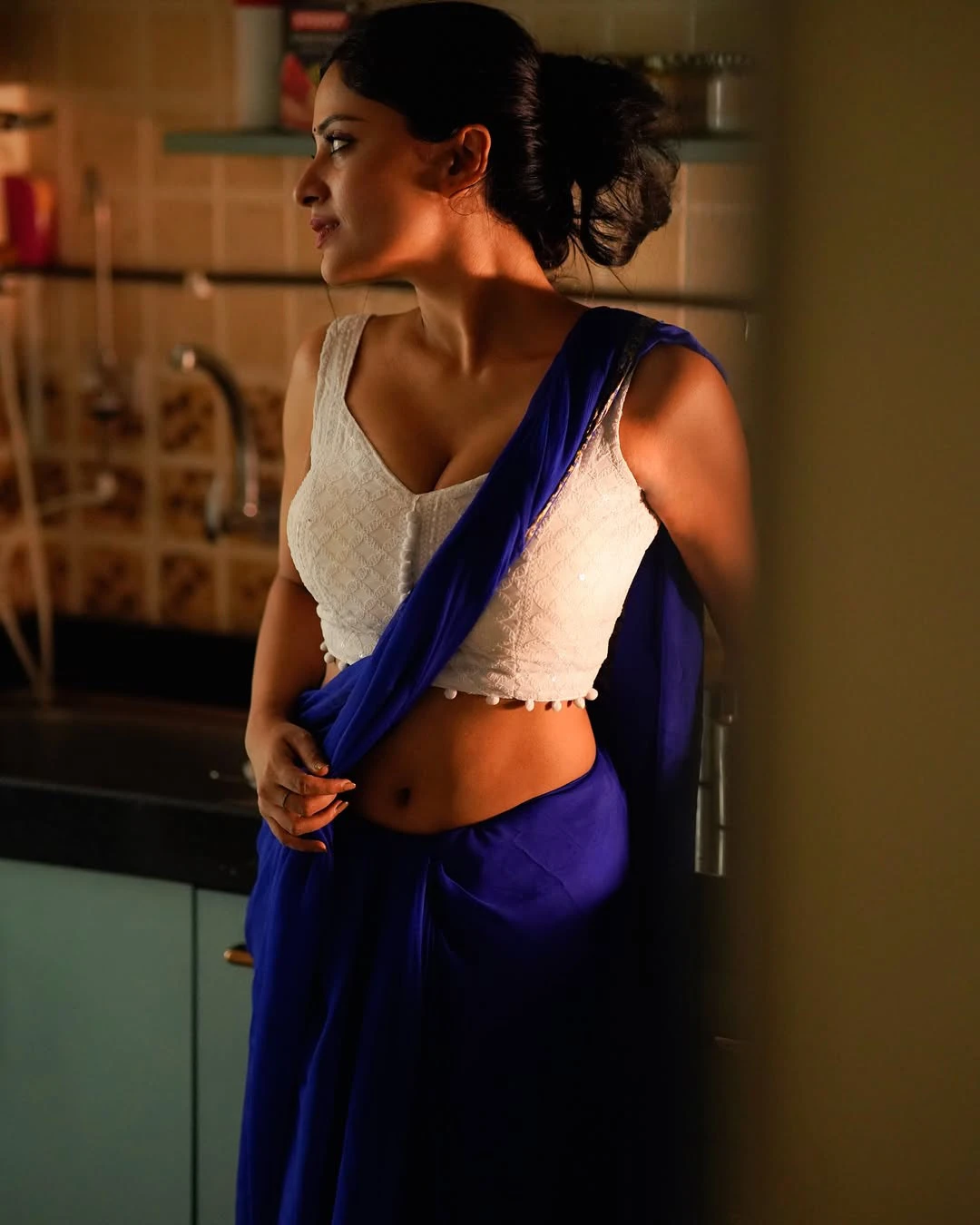 Sanya Thakur Sizzling Poses in Saree