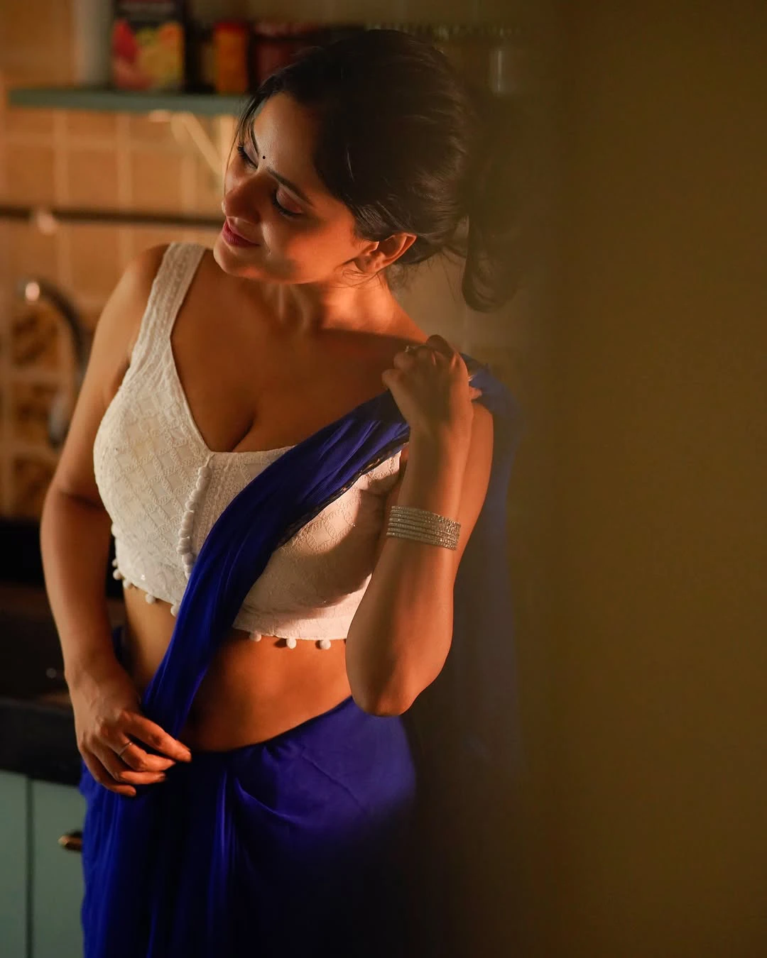 Sanya Thakur Sizzling Poses in Saree