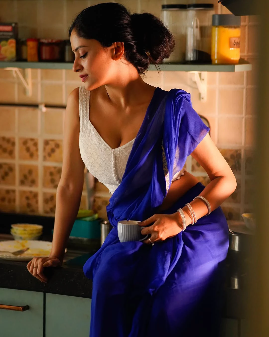 Sanya Thakur Sizzling Poses in Saree