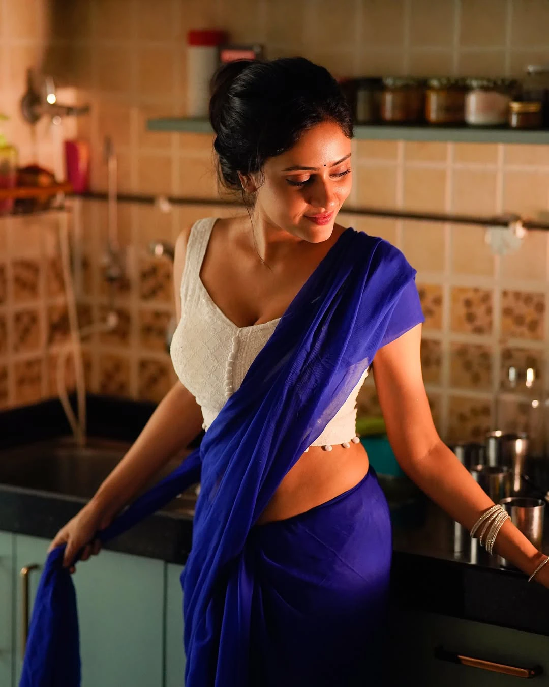 Sanya Thakur Sizzling Poses in Saree