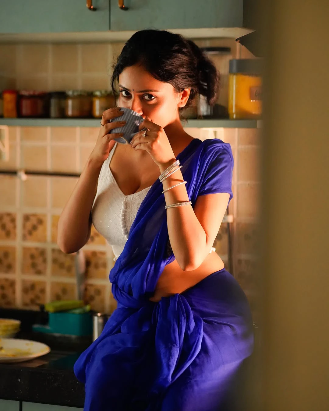 Sanya Thakur Sizzling Poses in Saree