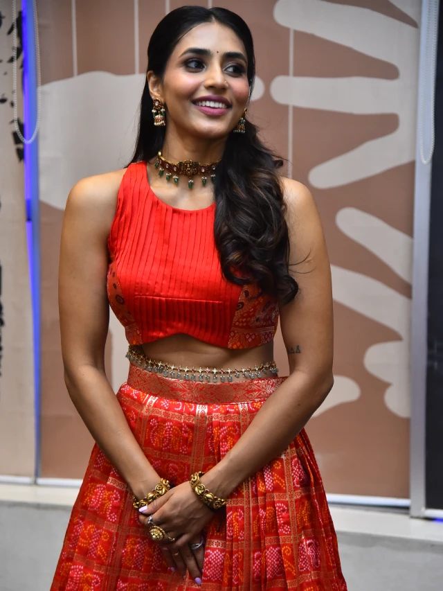 Sapthami Gowda Shines in Thammudu Trailer Launch Event