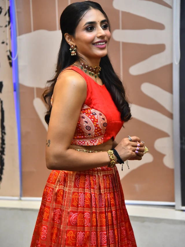 Sapthami Gowda Shines in Thammudu Trailer Launch Event