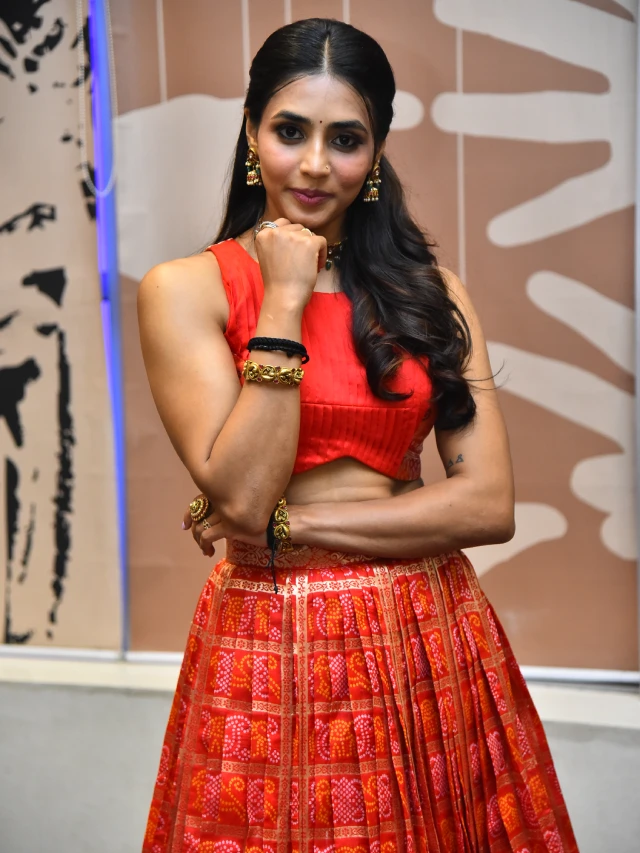 Sapthami Gowda Shines in Thammudu Trailer Launch Event