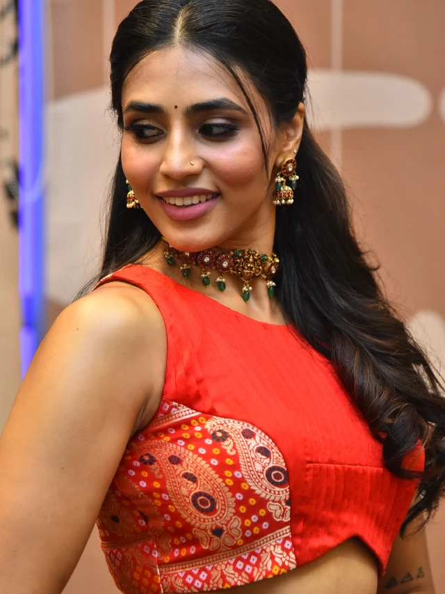 Sapthami Gowda Shines in Thammudu Trailer Launch Event