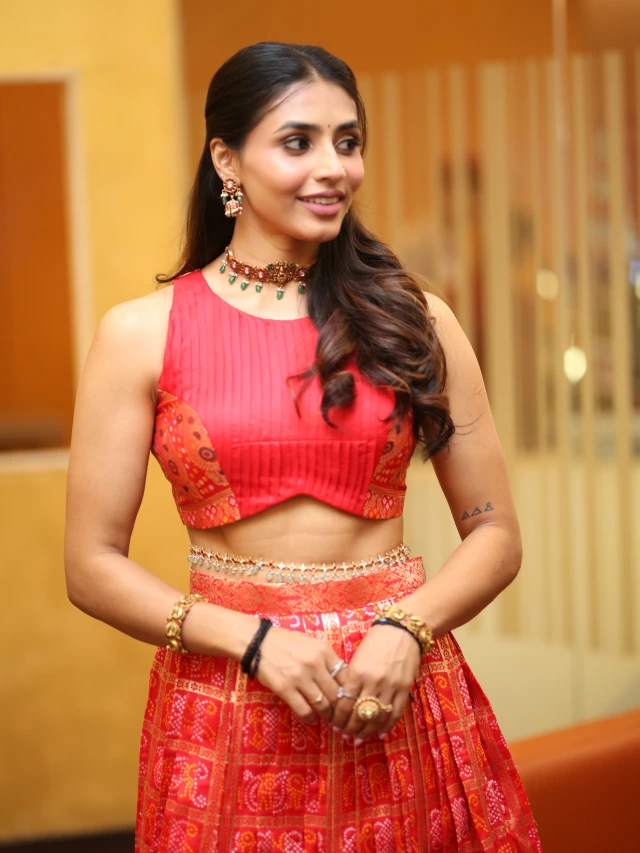 Sapthami Gowda Shines in Thammudu Trailer Launch Event