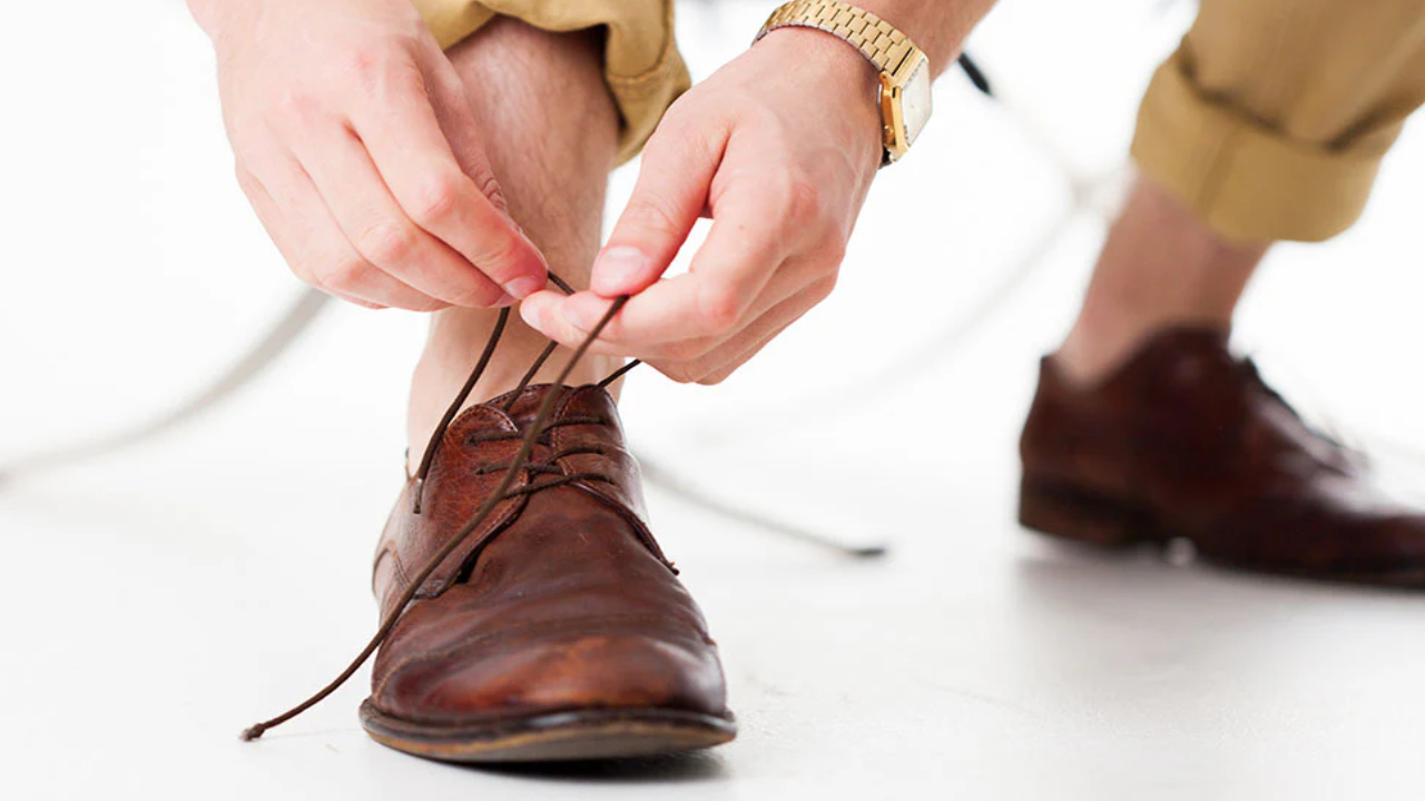 Shoes without Socks: సాక్స్ లేకుండా షూస్ వేసుకుంటున్నారా? అయితే సమస్య మొదలైనట్టే.. ఈ లక్షణాలు ఉన్నాయేమో చూసుకోండి Shoes without Socks: సాక్స్ లేకుండా షూస్ వేసుకుంటున్నారా? అయితే సమస్య మొదలైనట్టే.. ఈ లక్షణాలు ఉన్నాయేమో చూసుకోండి
